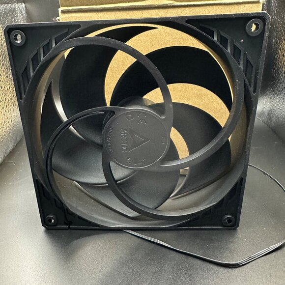 Arctic P14 Value Pack 140mm Computer Case Fans 5-Pack Black 3-Pin Connector - Picture 3 of 10